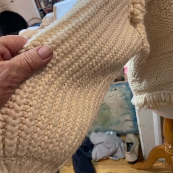 Beautiful new cream color sweater - Picture 4 of 5